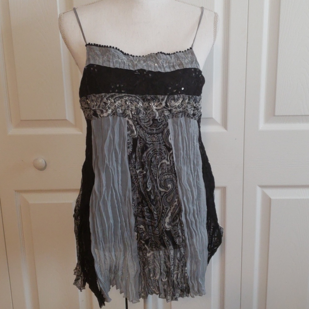 Sequence beaded cute top